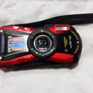 Pentax Red and Black Digital Camera Wg-10 Needs Battery